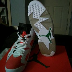 Meet your Posher, Derrick